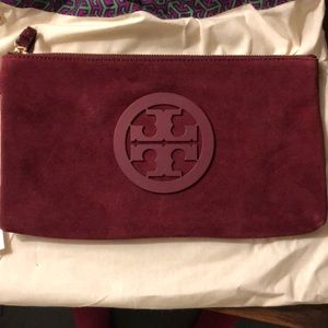 New Tory Burch Charlie Wristlet Clutch - Garnet